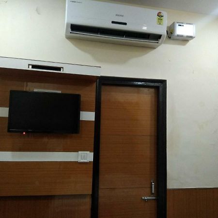 Silver Palace Hotel New Delhi Exterior photo