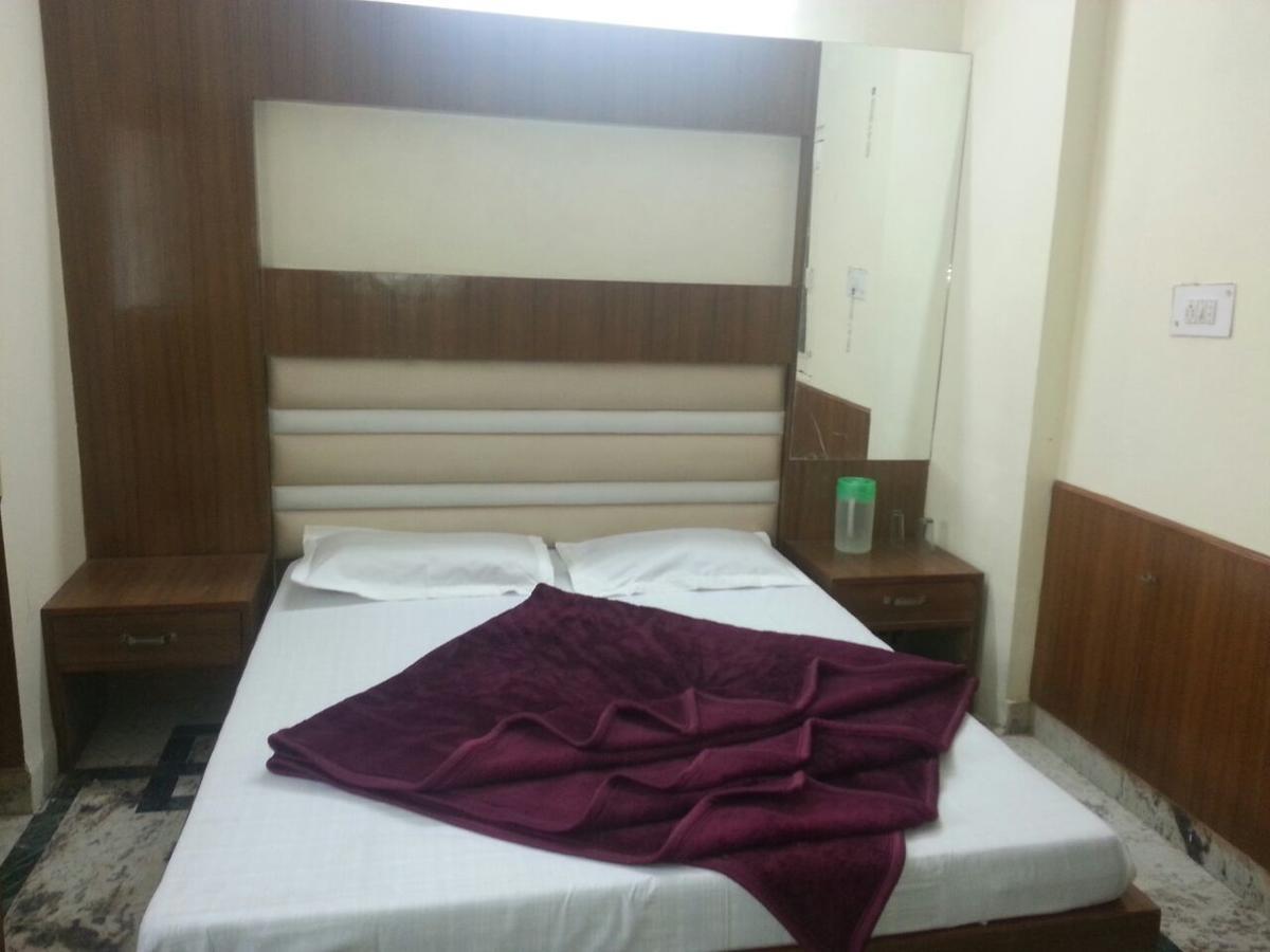 Silver Palace Hotel New Delhi Exterior photo