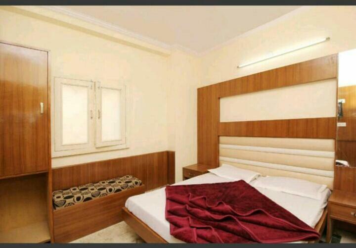 Silver Palace Hotel New Delhi Exterior photo