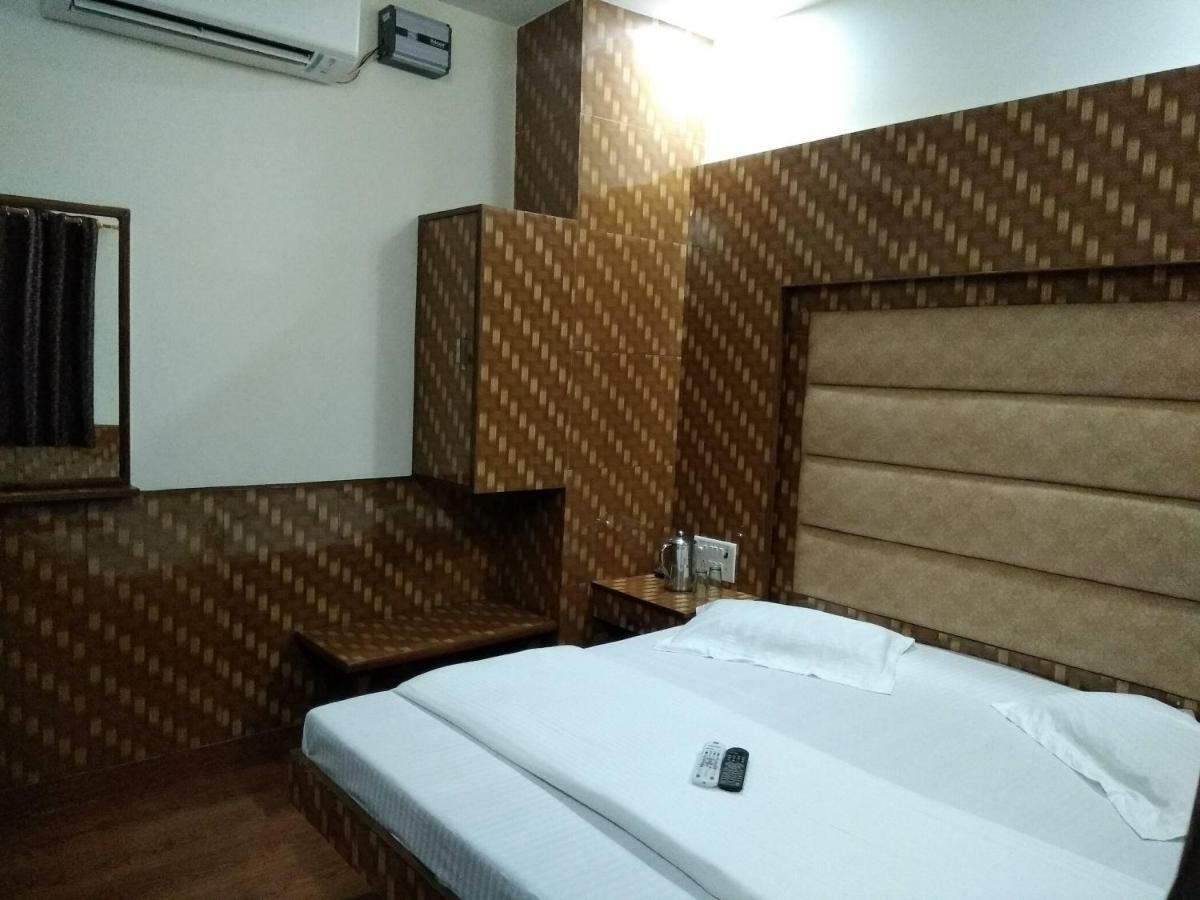 Silver Palace Hotel New Delhi Exterior photo